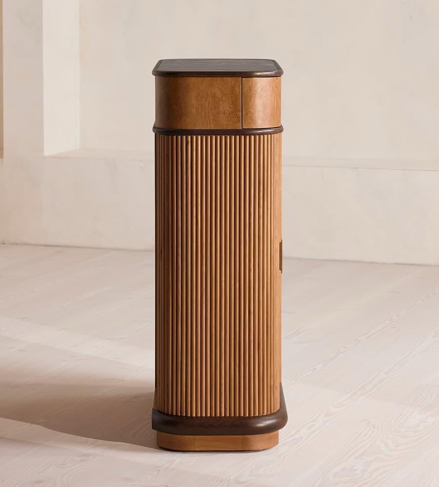 Sculpted Wooden Console – Contemporary Elegance with Purpose