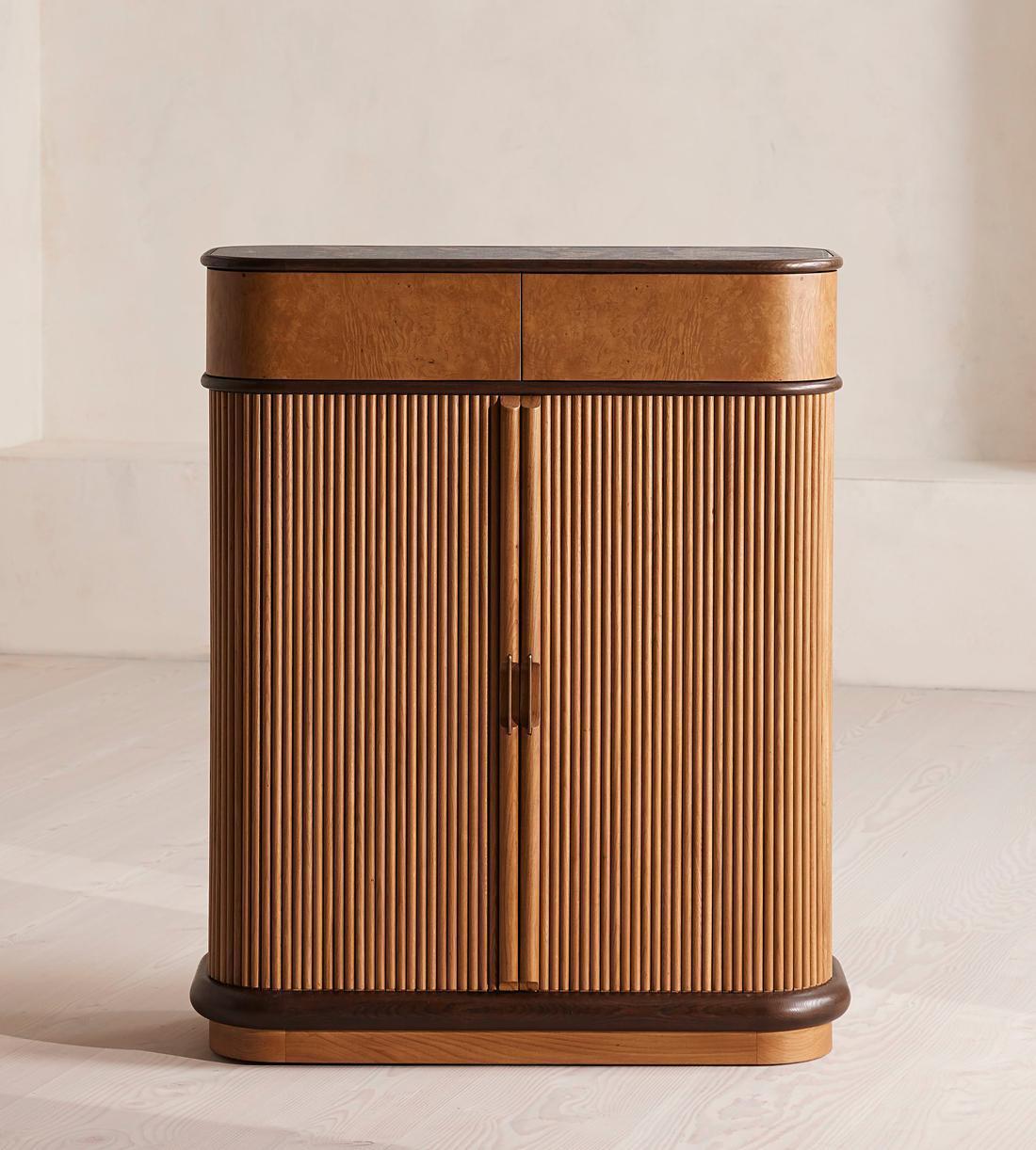 Sculpted Wooden Console – Contemporary Elegance with Purpose