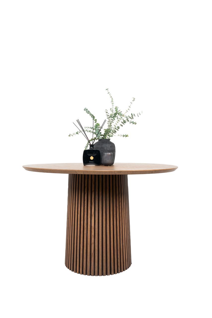 Round dining table