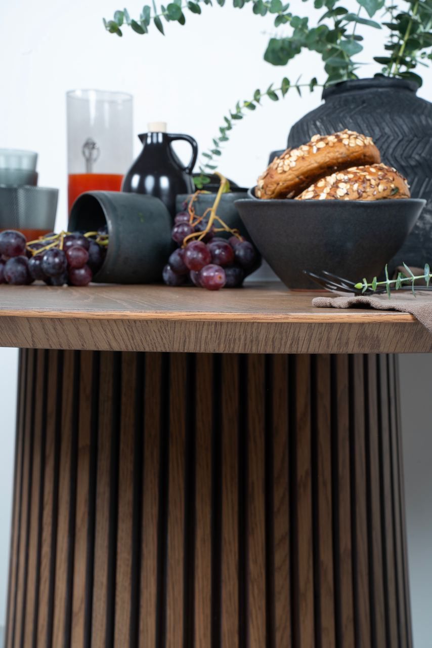 Round dining table